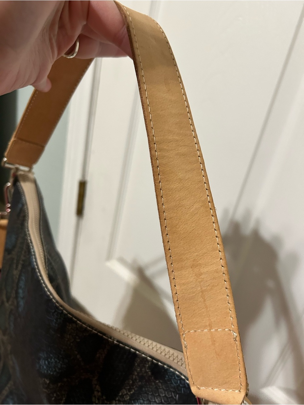 Consuela the rattler crossbody bag - Picture 9 of 9